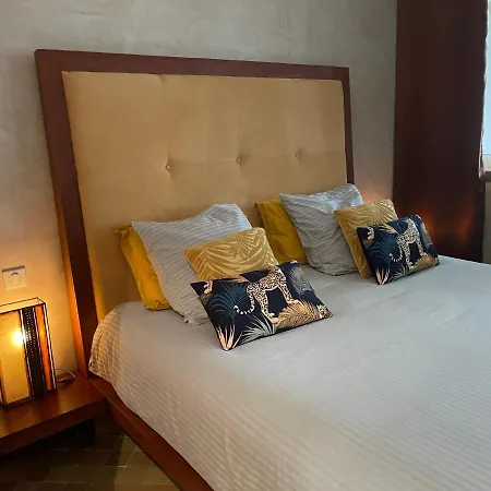 Les 4 Mondes Nocleg ze śniadaniem