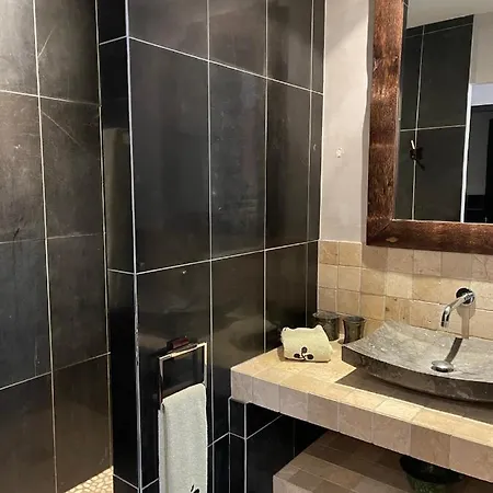 Nocleg ze śniadaniem Les 4 Mondes 4*