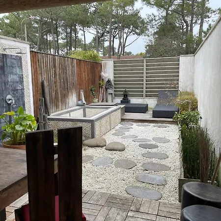 Nocleg ze śniadaniem Les 4 Mondes 4*