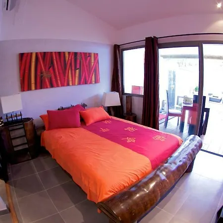 Nocleg ze śniadaniem Les 4 Mondes 4*