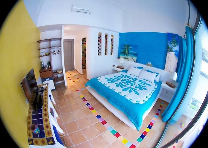 Les 4 Mondes Bed and Breakfast 4*