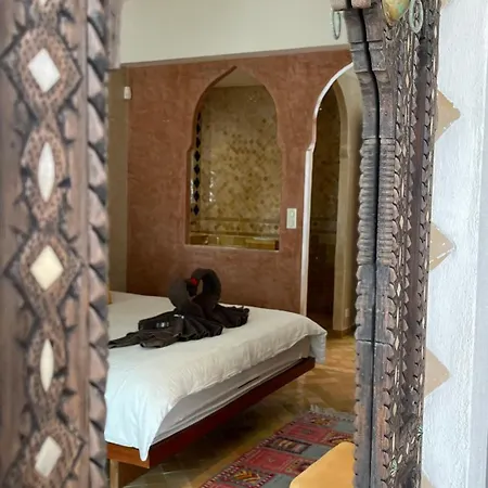 Les 4 Mondes Bed & Breakfast 4*