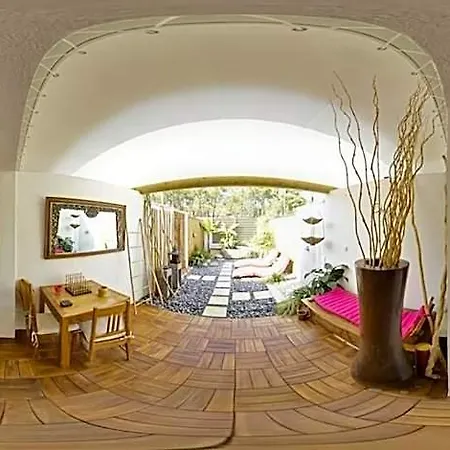 Les 4 Mondes Bed & Breakfast 4*