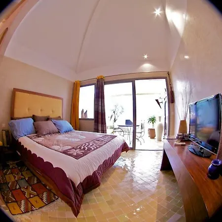 Les 4 Mondes Bed & Breakfast 4*